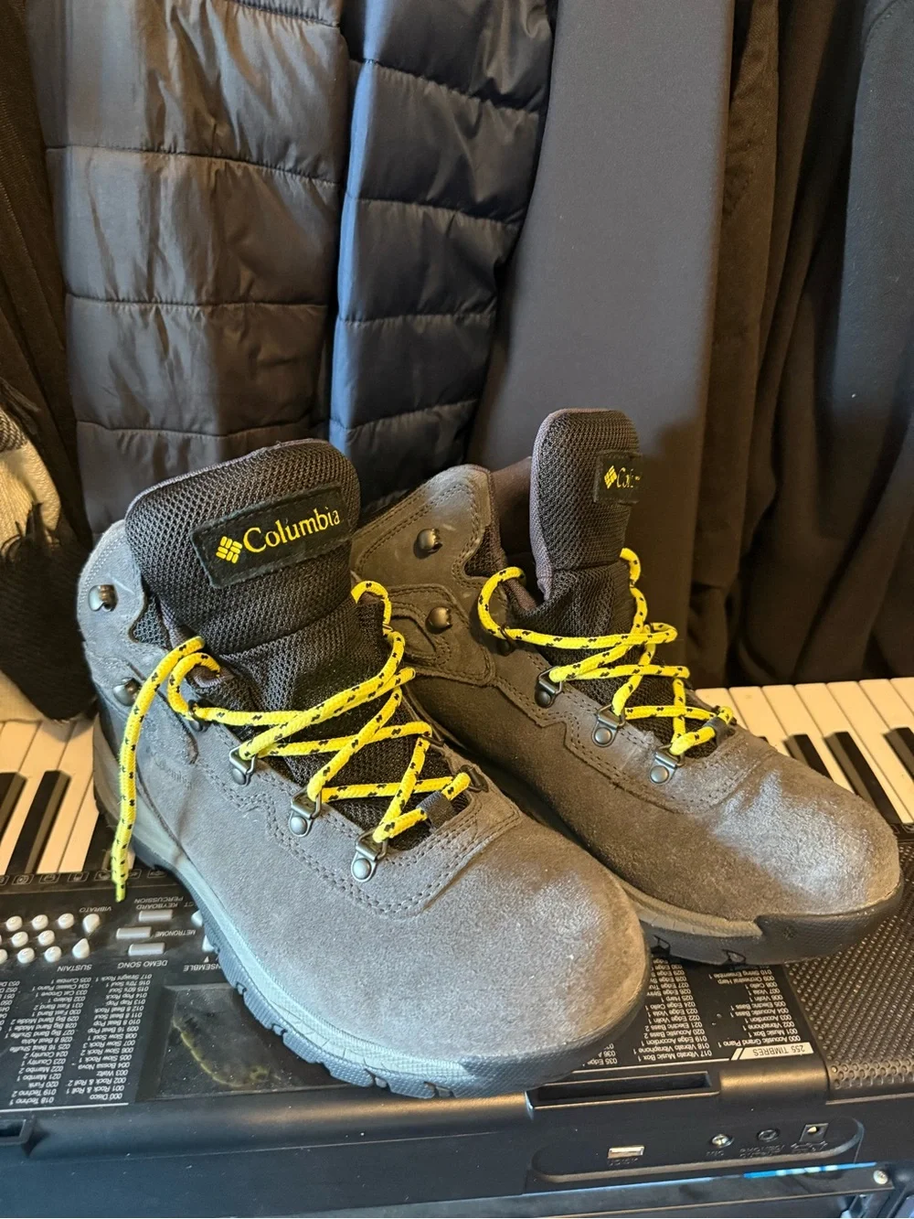 Columbia Men's Blue Hiking Boots with Yellow Laces